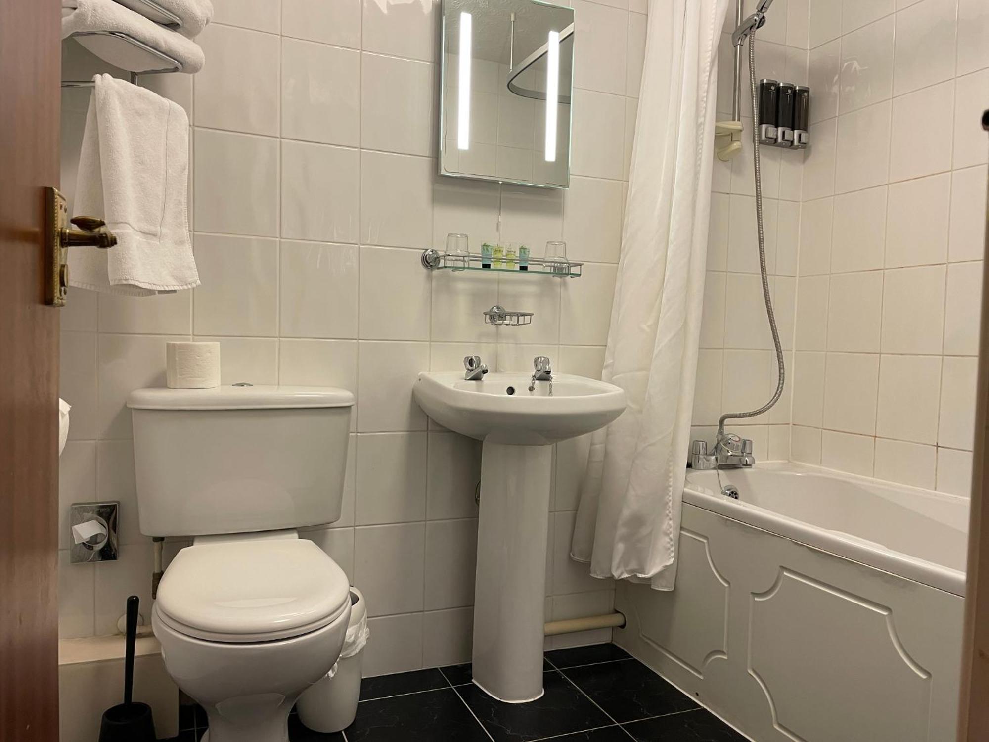 Keats Green Hotel 섕클린 외부 사진